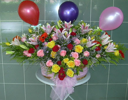  Eryaman �i�ek g�nder �i�ek servisi , �i�ek�i adresleri  sepet i�erisinde yayvan �i�ekler ve balon