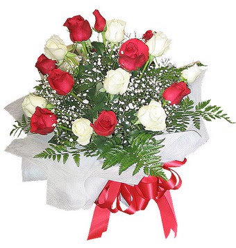  Eryaman �nternetten �i�ek sipari�i  12 adet kirmizi ve beyaz g�ller buket