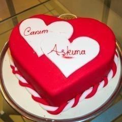  ankara �i�ek�i Eryaman �i�ek�i ma�azas�  4 ile 6 kislilik kalp bi�imli pasta