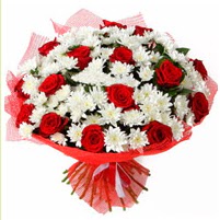 11 adet k�rm�z� g�l ve beyaz k�r �i�e�i  Eryaman �i�ek�i  �i�ek , �i�ek�i , �i�ek�ilik 