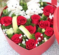 2 adet ay�c�k 9 k�rm�z� g�l kalp i�erisinde  Eryaman �i�ek�i  �i�ek , �i�ek�i , �i�ek�ilik 