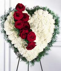  ankara �i�ek�i Eryaman �i�ek�i ma�azas�  Kalp pano i�erisinde g�ller