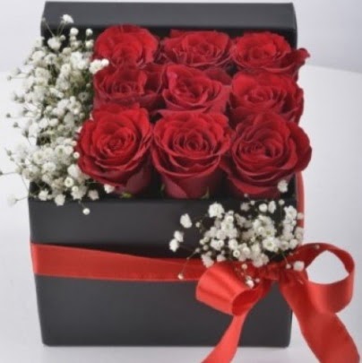 Kutu i�erisinde 9 adet k�rm�z� g�l  Eryaman �i�ek�i telefonlar� eryaman �i�ek 