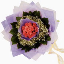 12 adet g�l ve elyaflardan   Ankara Eryaman �i�ek sat��� �i�ek sipari�i 