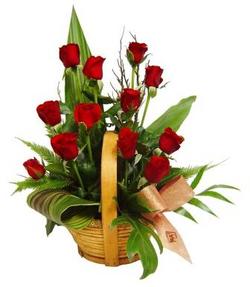  Eryaman �i�ek g�nder �i�ek servisi , �i�ek�i adresleri  sepet i�erisinde 12 adet kirmizi g�l - �zel kisiler siparisi ideal -