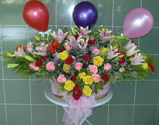 Eryaman �i�ek g�nder �i�ek servisi , �i�ek�i adresleri  sepet i�erisinde yayvan �i�ekler ve balon