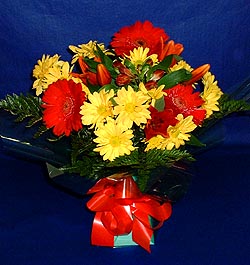 gerbera ve kir �i�eklerinden demet 
