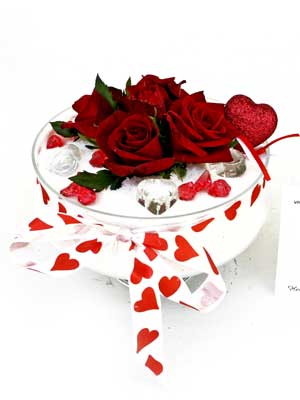  Eryaman Ankara ucuz �i�ek g�nder  7 adet g�l cam i�inde ve s�slemeler ��k bir �i�ek