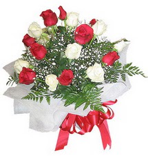  Eryaman �nternetten �i�ek sipari�i  12 adet kirmizi ve beyaz g�ller buket