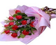 11 adet kirmizi g�llerden g�rsel buket  Ankara Eryaman yurti�i ve yurtd��� �i�ek sipari�i 