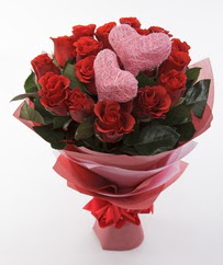 12 adet k�rm�z� g�l ve 2 adet kalp �ubuk  Eryaman �i�ek�iler �i�ek online �i�ek sipari�i 