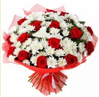 11 adet k�rm�z� g�l ve beyaz k�r �i�e�i  Eryaman �i�ek�i  �i�ek , �i�ek�i , �i�ek�ilik 