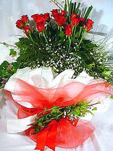  Eryaman �i�ek g�nderme sitemiz g�venlidir  11 adet kirmizi g�l beyaz krepte