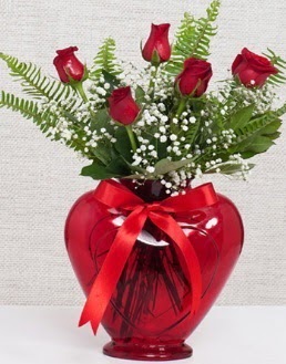 Kalp i�erisinde 5 adet k�rm�z� g�l  Eryaman �i�ek g�venli kaliteli h�zl� �i�ek 