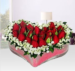 Kalp i�erisinde 10 adet k�rm�z� g�l  �i�ek yolla Eryaman 14 �ubat sevgililer g�n� �i�ek 