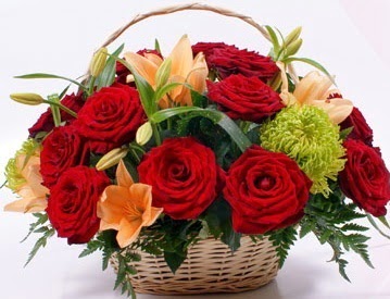 Sepette 5 adet k�rm�z� g�l ve k�r �i�ekleri  Ankara Eryaman yurti�i ve yurtd��� �i�ek sipari�i  