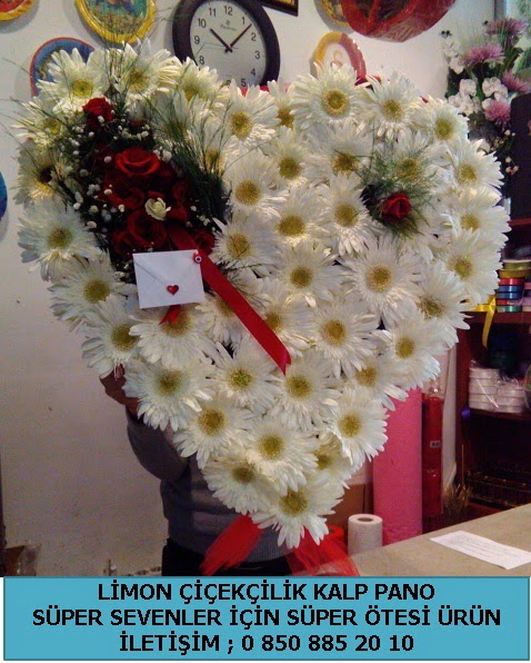 21 adet k�rm�z� g�l s�per kalpte ve gerbera �i�e�i