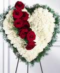  ankara �i�ek�i Eryaman �i�ek�i ma�azas�  Kalp pano i�erisinde g�ller