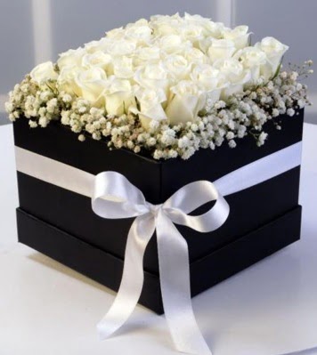 Kare kutuda 19 adet beyaz g�l  Eryaman �i�ek g�nder �i�ek servisi , �i�ek�i adresleri 