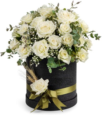 Kutu i�erisinde 33 adet beyaz g�l tanzimi  Eryaman �i�ek�i ankaraya �i�ek yolla �i�ek�iler 