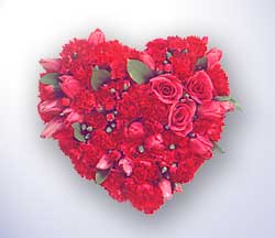  ankara �i�ek�i Eryaman �i�ek�i ma�azas�  Kalp i�erisinde karanfil g�l